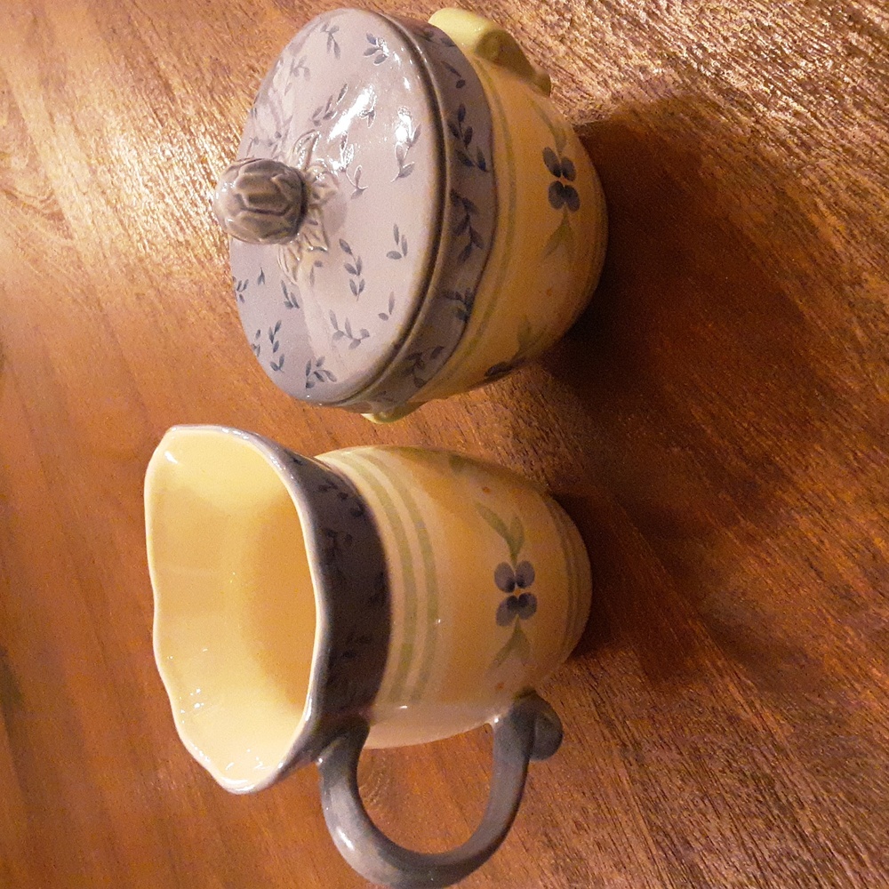 Pfaltzgraff Summer Breeze Cream and Sugar Set